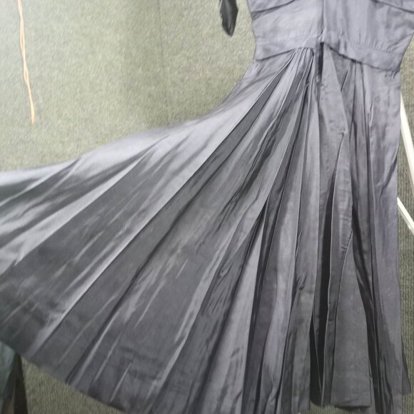 1950's Navy Polished Cotton Bow Circle Dress - Picture 2 of 8